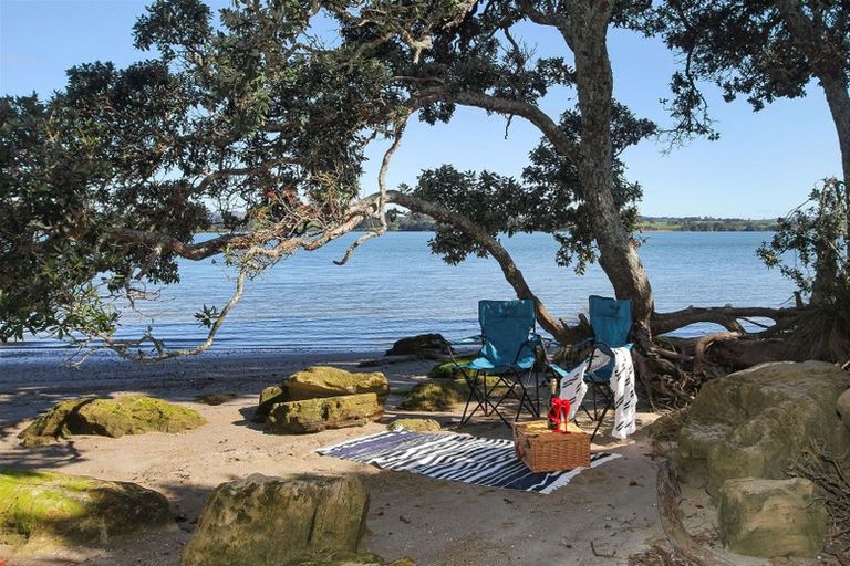 Photo of property in 100 Wharf Road, Clarks Beach, Pukekohe, 2679