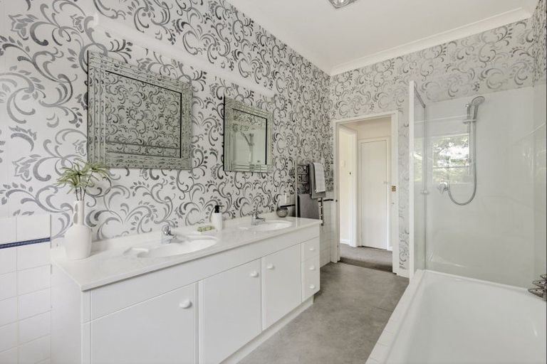 Photo of property in 44 Braid Road, St Andrews, Hamilton, 3200