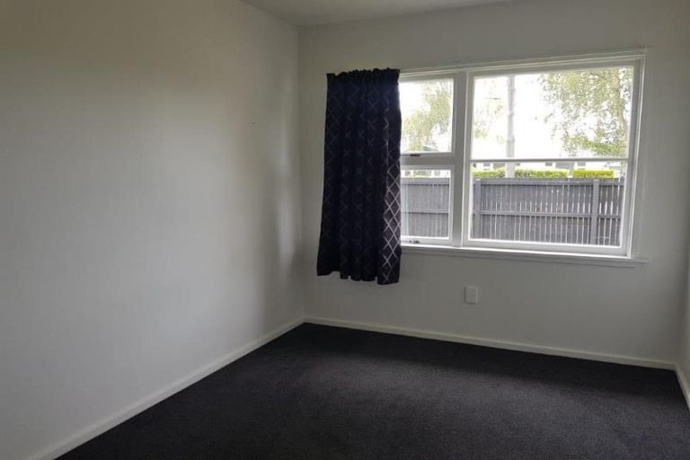 Photo of property in 1 Brookby Crescent, Avonhead, Christchurch, 8042