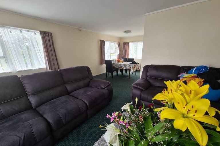 Photo of property in 77 Stewart Drive, Newlands, Wellington, 6037