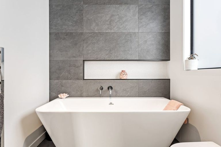 Photo of property in 7 Laguna Place, Matakatia, Whangaparaoa, 0930