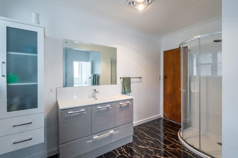 Photo of property in 2/147 Stokes Valley, Stokes Valley, Lower Hutt, 5019