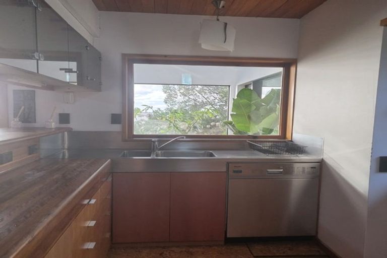 Photo of property in 102 Beachville Road, Redcliffs, Christchurch, 8081