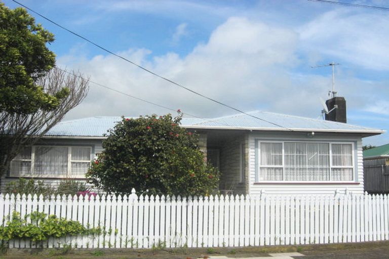 Photo of property in 3 Buckland Place, Spotswood, New Plymouth, 4310