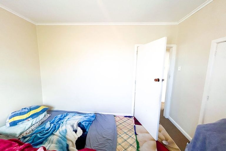 Photo of property in 52 Hutchinson Avenue, New Lynn, Auckland, 0600