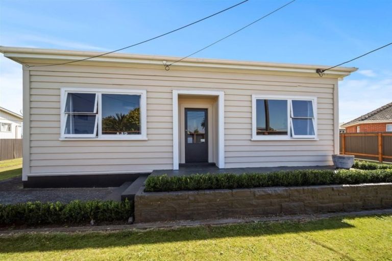 Photo of property in 37 Burns Street, Hawera, 4610