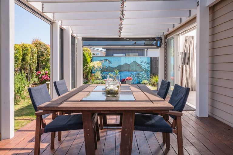 Photo of property in 6 Konini Crescent, Waikanae Beach, Waikanae, 5036