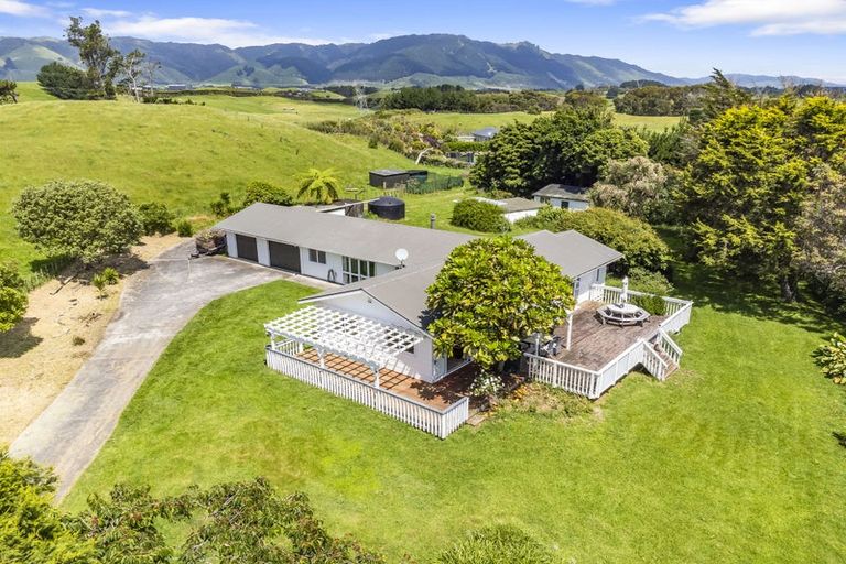Photo of property in 93b Pukenamu Road, Te Horo, Otaki, 5581