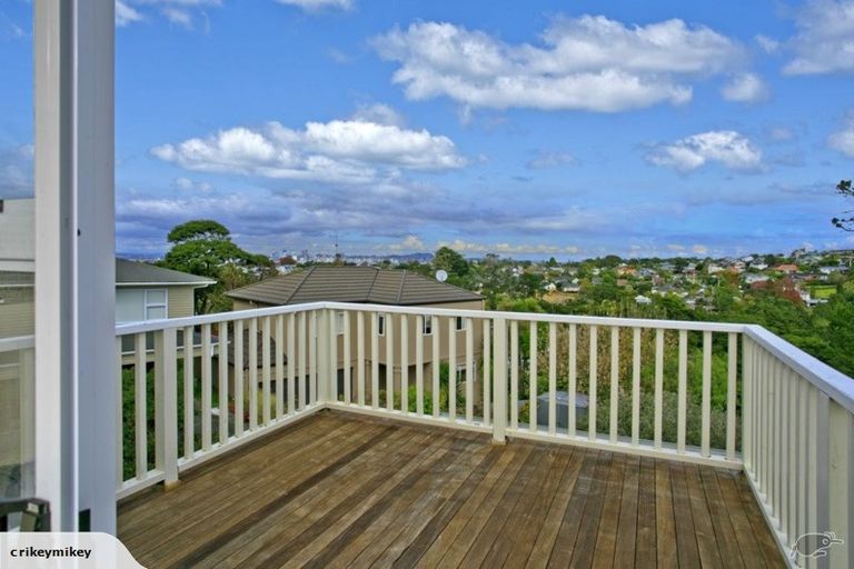 Photo of property in 21 Tui Glen Road, Birkenhead, Auckland, 0626
