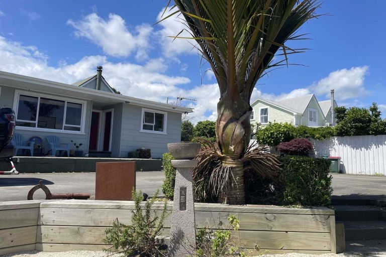 Photo of property in 22 Takiroa Street, Urenui, 4375