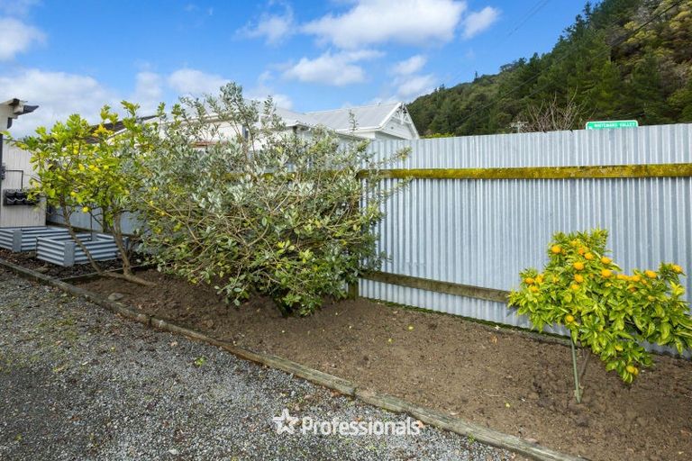 Photo of property in 79 Ward Street, Wallaceville, Upper Hutt, 5018