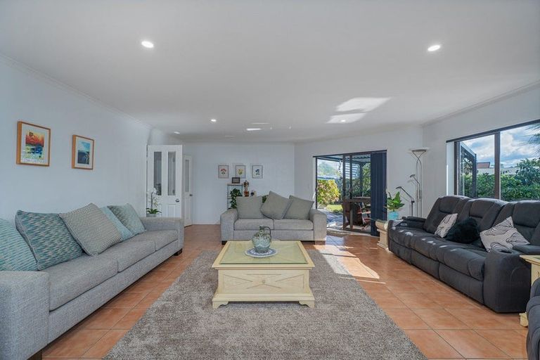 Photo of property in 51 Cholmondeley Crescent, Whitianga, 3510