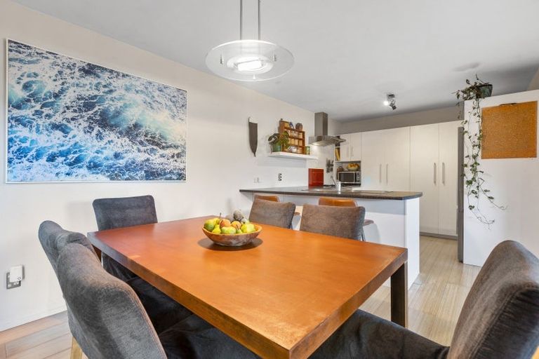 Photo of property in 33 Beaumont Crescent, Frankleigh Park, New Plymouth, 4310