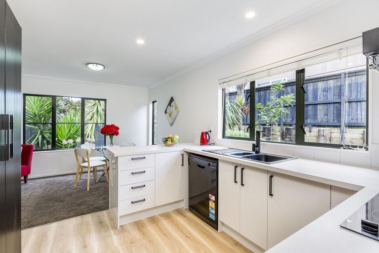 Photo of property in 3/8 Golf Road, New Lynn, Auckland, 0600