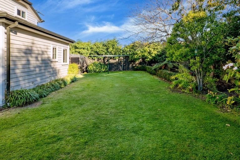 Photo of property in 15 Sutton Place, Dallington, Christchurch, 8061