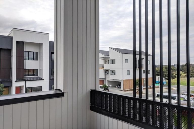 Photo of property in 71 Rangihina Road, Hobsonville, Auckland, 0616