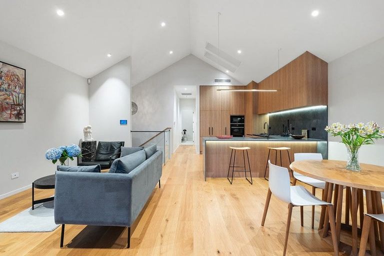 Photo of property in 15c Kiri Place, Mairangi Bay, Auckland, 0630