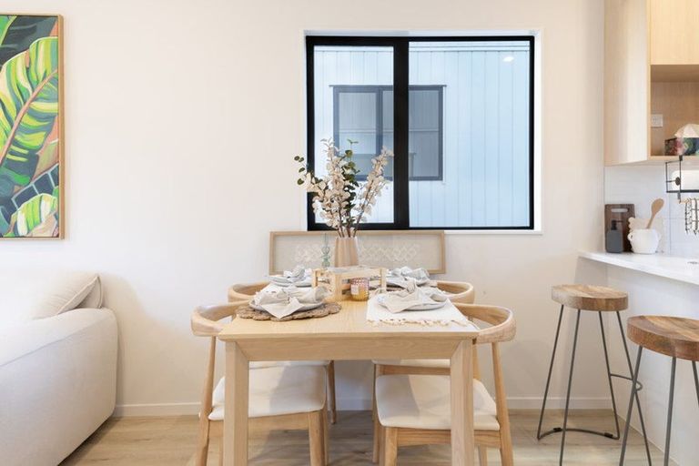 Photo of property in 17 Paetai Lane, Te Atatu Peninsula, 0610