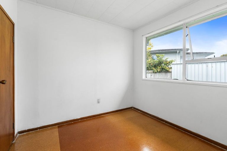 Photo of property in 12 Kereru Place, Half Moon Bay, Auckland, 2012