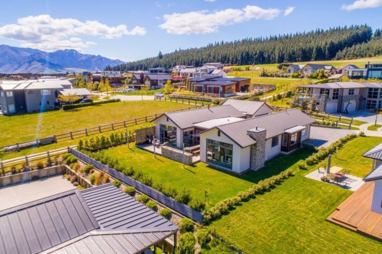 Photo of property in 11 Urquhart Place, Wanaka, 9305