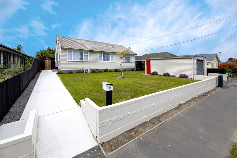Photo of property in 39 Rowan Avenue, Aranui, Christchurch, 8061