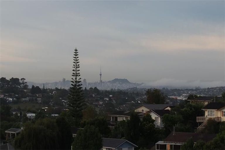 Photo of property in 3 Lavery Place, Sunnynook, Auckland, 0632