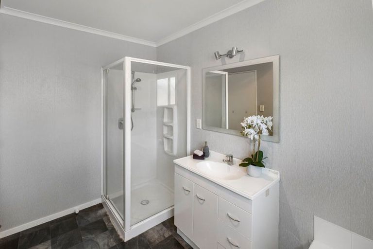 Photo of property in 18 Boston Parade, Kelvin Grove, Palmerston North, 4414