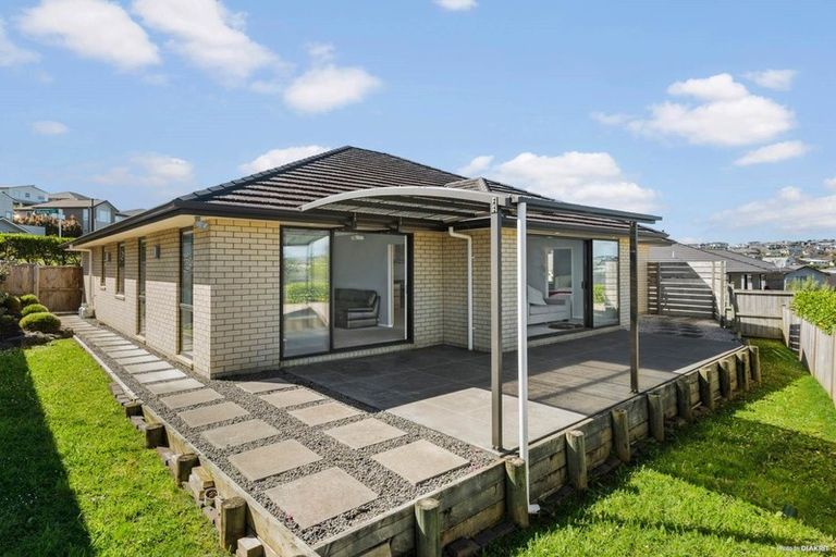 Photo of property in 16 Arbors Track, Silverdale, 0932