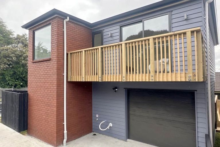 Photo of property in 6 Landsdale Place, Massey, Auckland, 0614