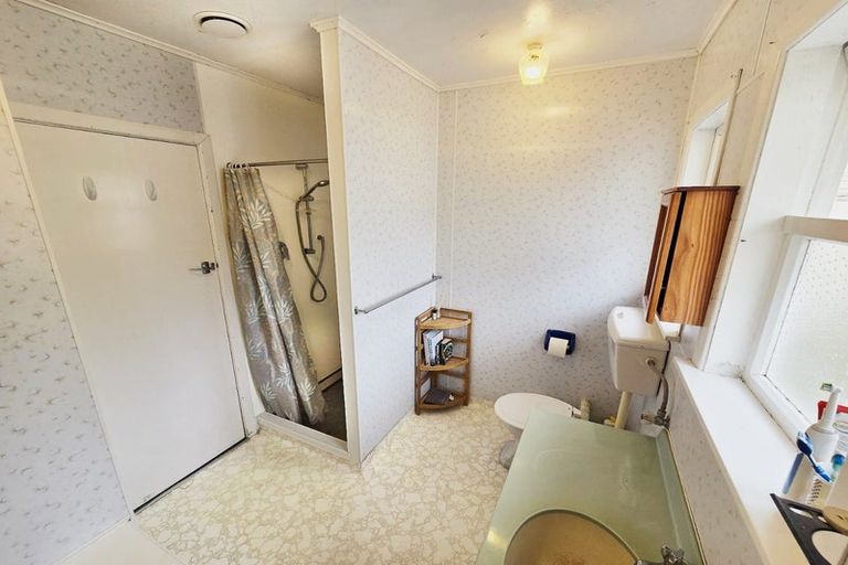 Photo of property in 18 Lowry Crescent, Stokes Valley, Lower Hutt, 5019