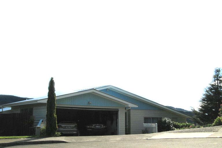 Photo of property in 11 Arundel Grove, Silverstream, Upper Hutt, 5019