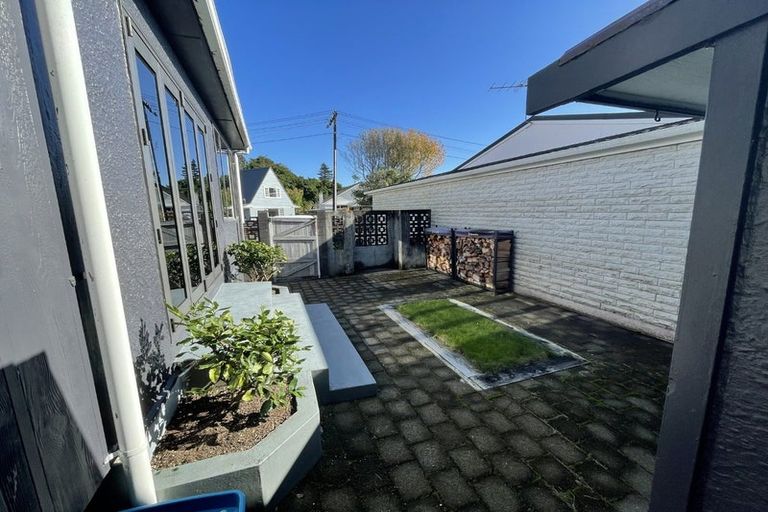 Photo of property in 23 List Street, Welbourn, New Plymouth, 4310