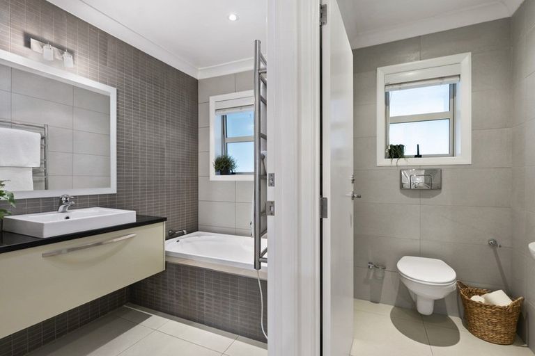 Photo of property in 37 Glenmonarch Place, Pyes Pa, Tauranga, 3112