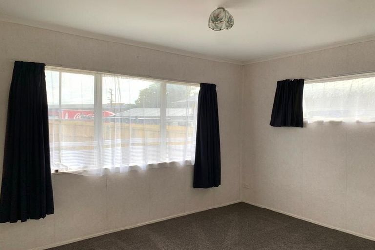 Photo of property in 1 Menary Street, Papakura, 2110