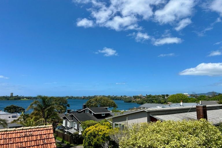 Photo of property in 1/29 Pupuke Road, Takapuna, Auckland, 0622
