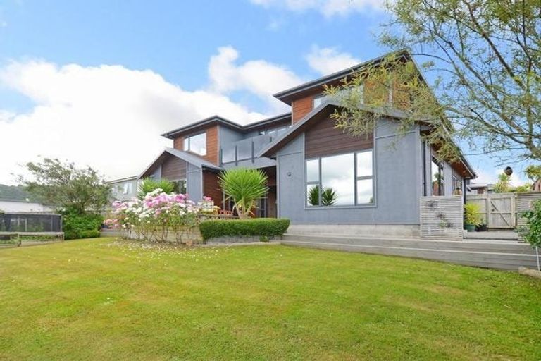 Photo of property in 15 Riverstone Drive, Riverstone Terraces, Upper Hutt, 5018