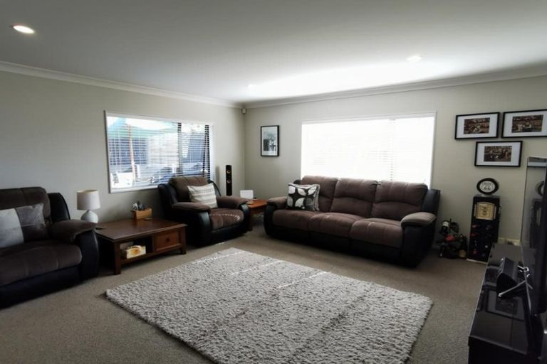 Photo of property in 21 Bellshill Close, Wattle Downs, Auckland, 2103