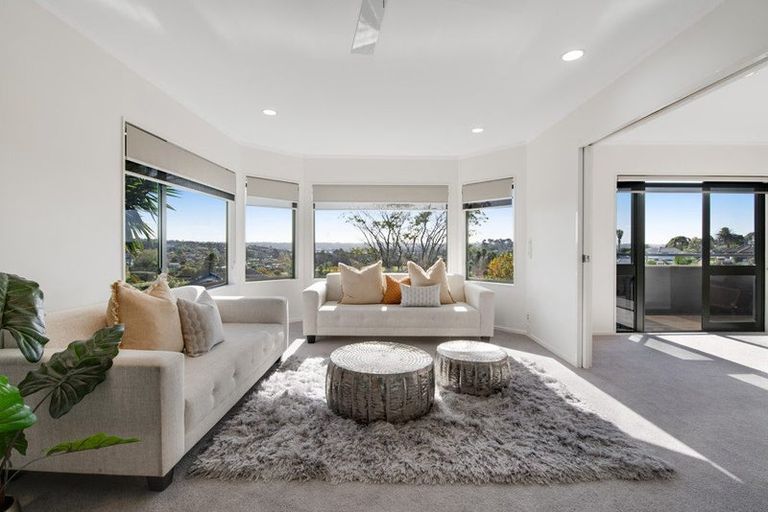 Photo of property in 10 Goldfinch Rise, Unsworth Heights, Auckland, 0632