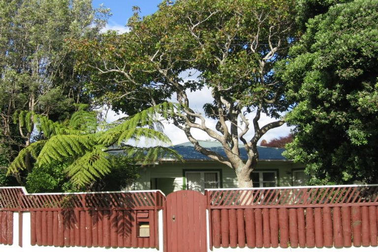 Photo of property in 6 Holyoake Crescent, Avalon, Lower Hutt, 5011