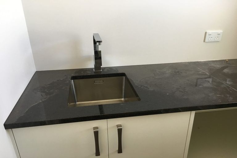 Photo of property in 17 Stony Hill Place, Grenada Village, Wellington, 6037