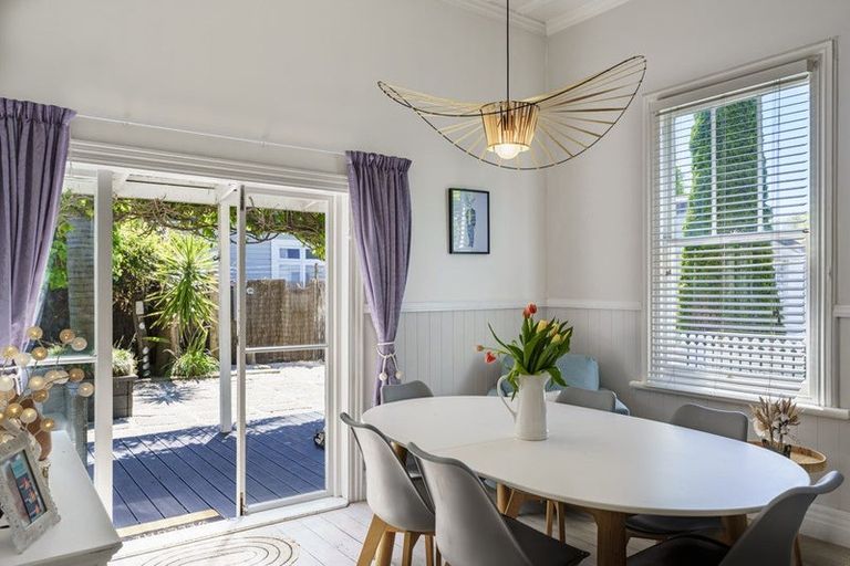 Photo of property in 1 Latham Street, Napier South, Napier, 4110