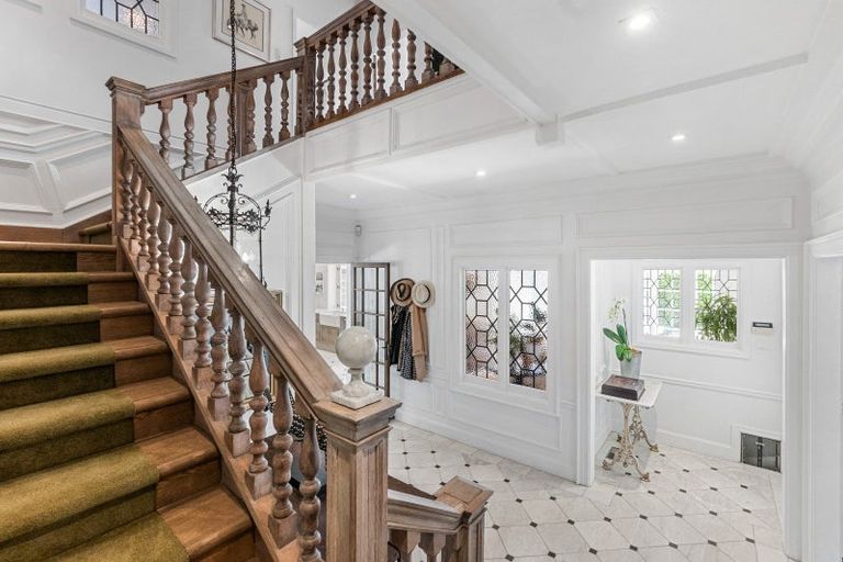 Photo of property in 11 Stanley Point Road, Stanley Point, Auckland, 0624