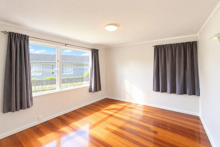 Photo of property in 97 Riverpark Crescent, Henderson, Auckland, 0610