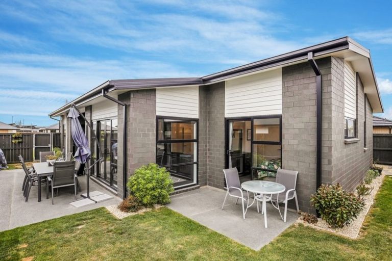 Photo of property in 17 Guyon Street, Marshland, Christchurch, 8083