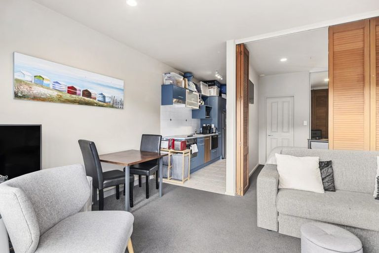 Photo of property in Atrium Towers, 5p/154 The Terrace, Wellington Central, Wellington, 6011