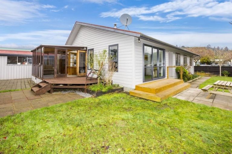 Photo of property in 13 Gemstone Drive, Birchville, Upper Hutt, 5018
