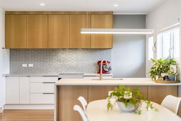 Photo of property in 17a Clinton Avenue, Te Atatu Peninsula, Auckland, 0610