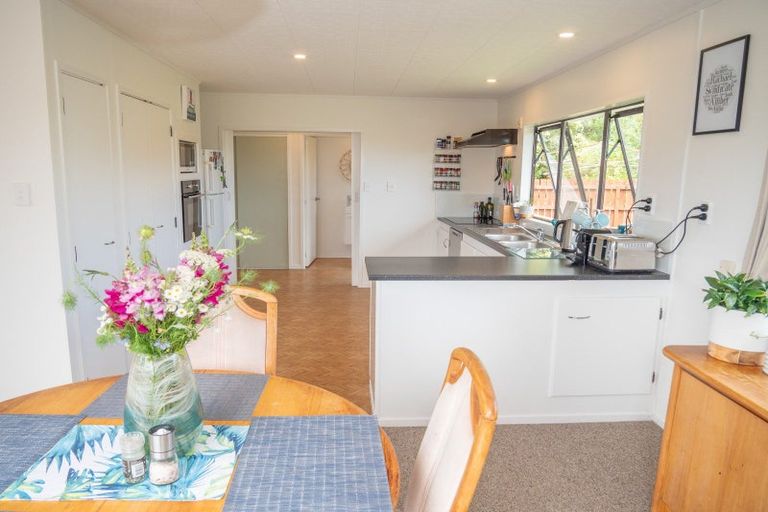 Photo of property in 69 Stratford Drive, Cable Bay, 0420