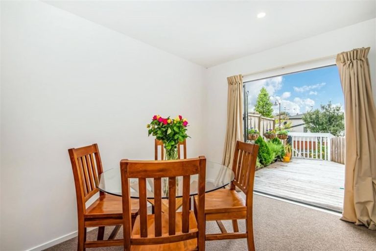 Photo of property in 3/42 Fields Parade, Oteha, Auckland, 0632