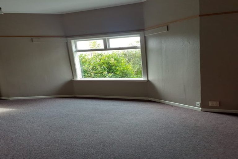 Photo of property in 30 Apuka Street, Brooklyn, Wellington, 6021